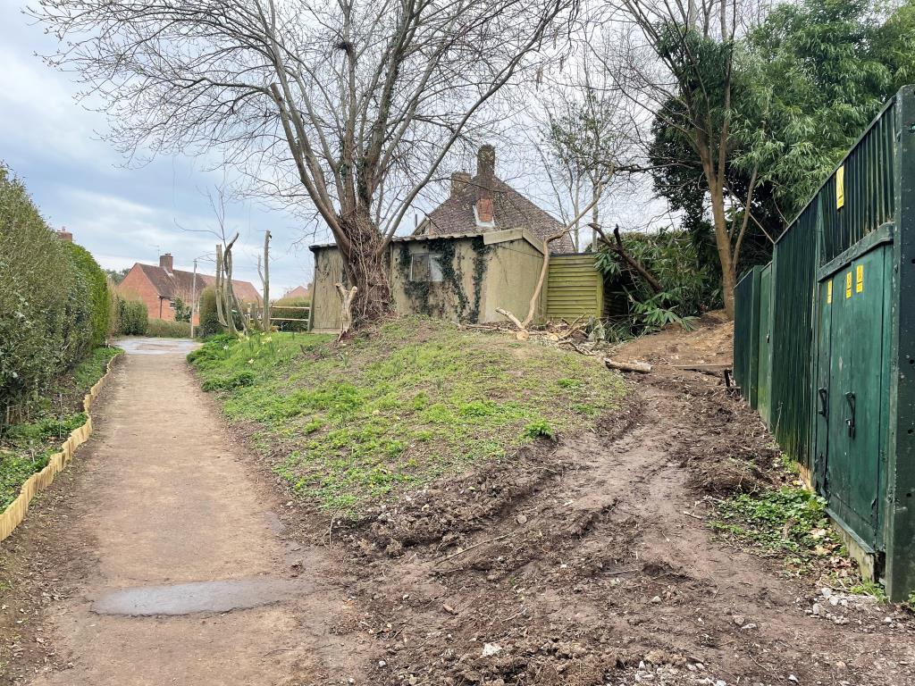 Lot: 53 - GARAGES AND LAND WITH POTENTIAL -
